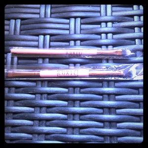 Luxie makeup brushes. Blender and shader.